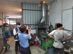 東莞南城一工廠廢氣未經(jīng)處理直接排放，立即查處！