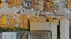 東莞市生態(tài)環(huán)境局無(wú)人機(jī)航拍沙田鎮(zhèn)企業(yè)未批先建、噴漆廢氣直排！